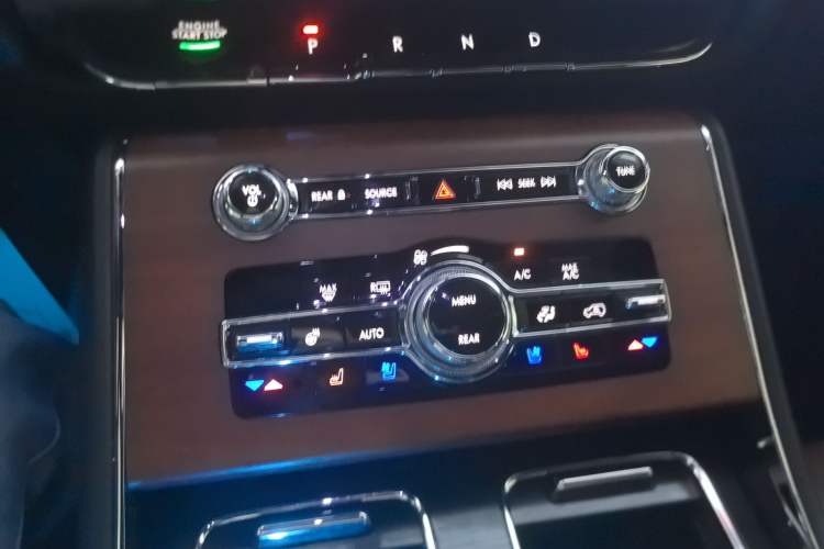 Used Lincoln Aviator 2020 3.0T V6 All-Wheel Drive Executive Version
