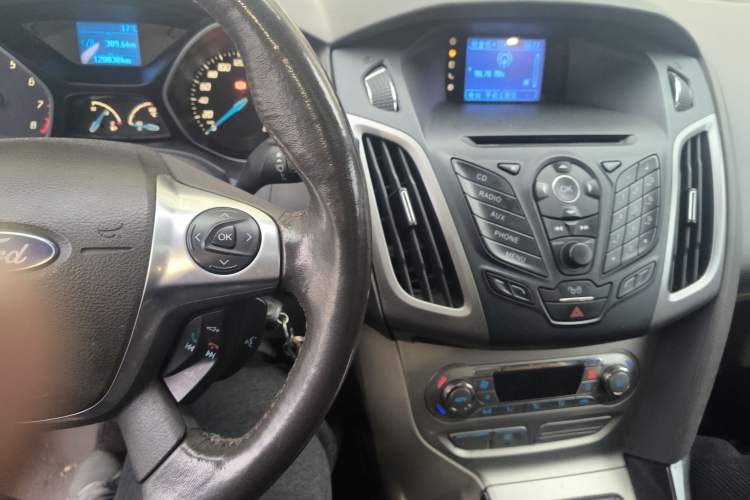 Used Ford Focus 2012 Hatchback 1.6L Manual Fashion Edition
