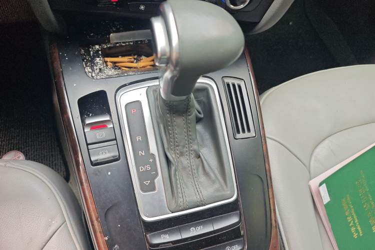 Used Audi A4L 2015 35 TFSI Automatic Comfort Model Gear Lever