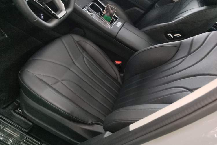 Used Chery Fengyun T9 2025 120 Long-Range Luxury Version 5 Seats Lithium Iron Phosphate