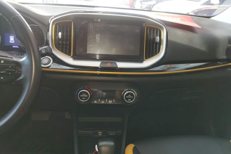 Used Kia kx1 Stonic 2019 1.4L Automatic Sport Edition China VI Audio And AC Panel