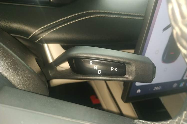 Used Xiaomi Auto SU7 2024 Four-Wheel Drive Ultra-Long Range Advanced Intelligent Driving Max Edition Gear Lever