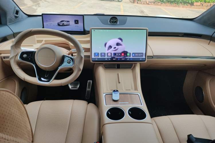 Used Hima Luxeed R7 2024 All-Electric 802 km Max Center Console