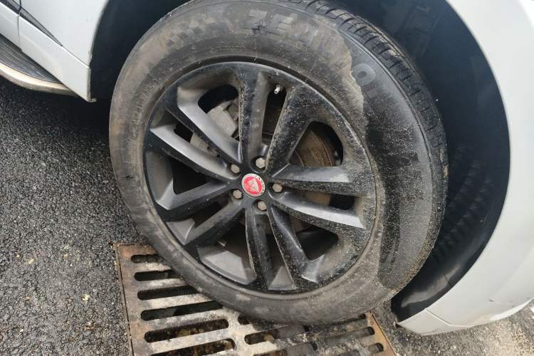 Used Jaguar F-PACE 2020 2.0T Rally Edition Right Front Wheel Hub