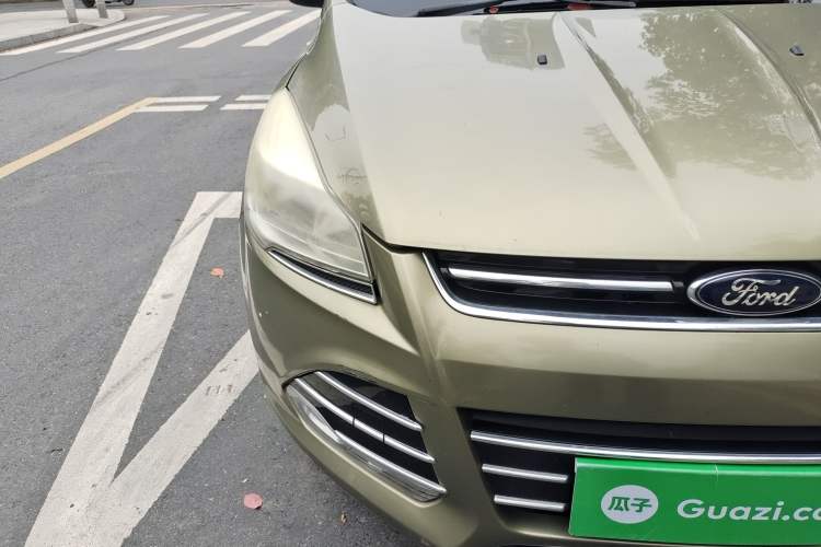 Used Ford Kuga 2013 1.6L GTDi Two-Wheel-Drive Trend Model Right Front Headlight