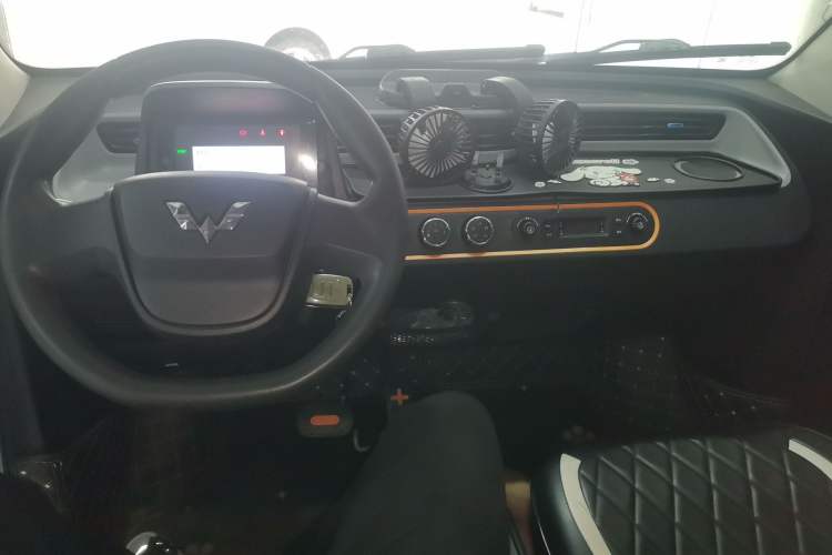 Used Wuling Hongguang MINIEV 2022 Easy Version Lithium Iron Phosphate Center Console