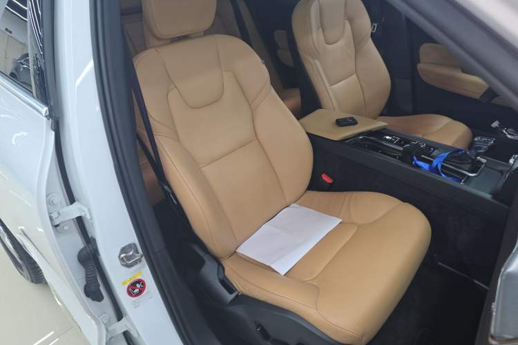 Used Volvo XC60 2019 T5 4x4 Smart Edition China V Standard