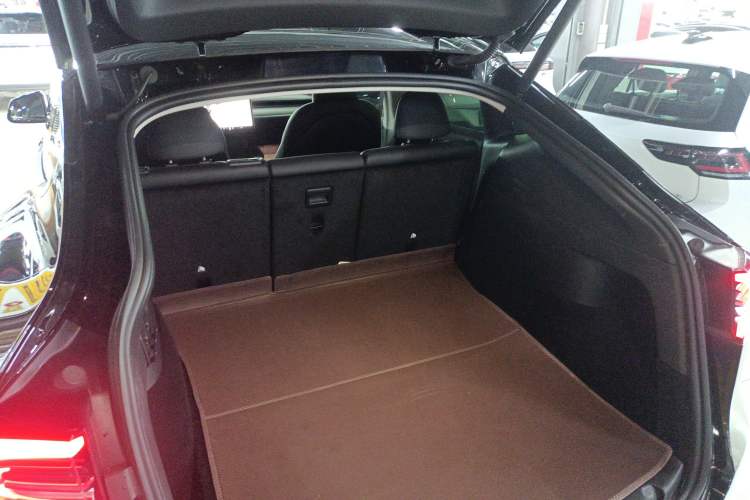 Used Tesla Model Y 2023 Long-Range All-Wheel-Drive Version