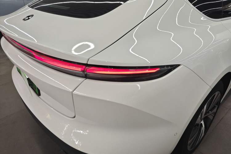 Used Nio ET5 2022 75 kWh Right Rear Taillight