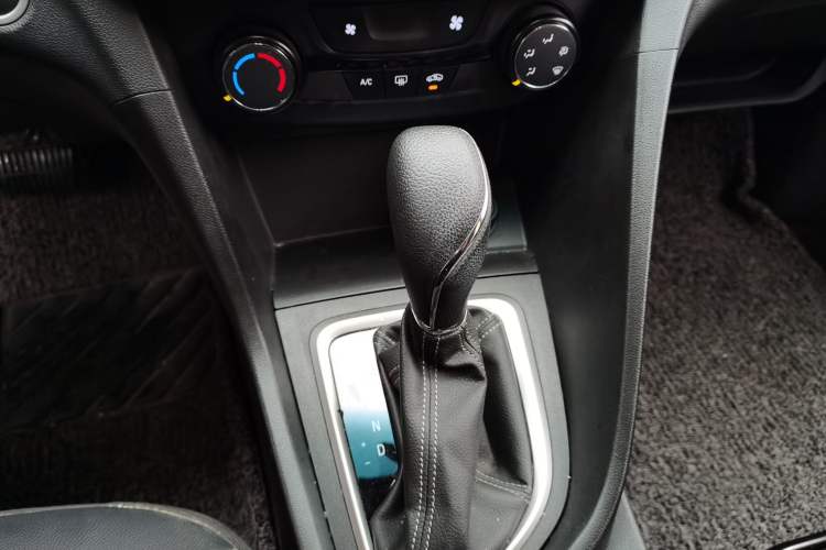 Used Buick Excelle GX 2018 18T Automatic Elite Model Gear Lever