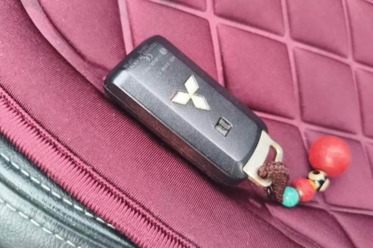 Used Mitsubishi Outlander 2019 2.0L Two-Wheel Drive Comfort Edition 5 Seats China VI Standard Vehicle Key