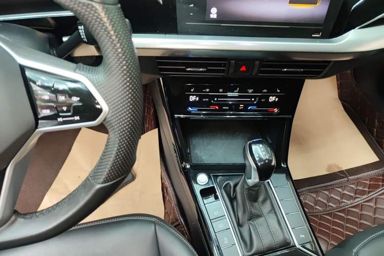 Used Volkswagen Passat 2023 Revised 330TSI Elite Edition Gear Lever