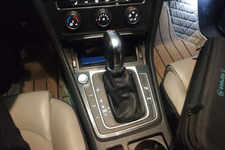 Used Volkswagen Golf 2017 230TSI Automatic Luxury Million-Vehicle Commemorative Edition
