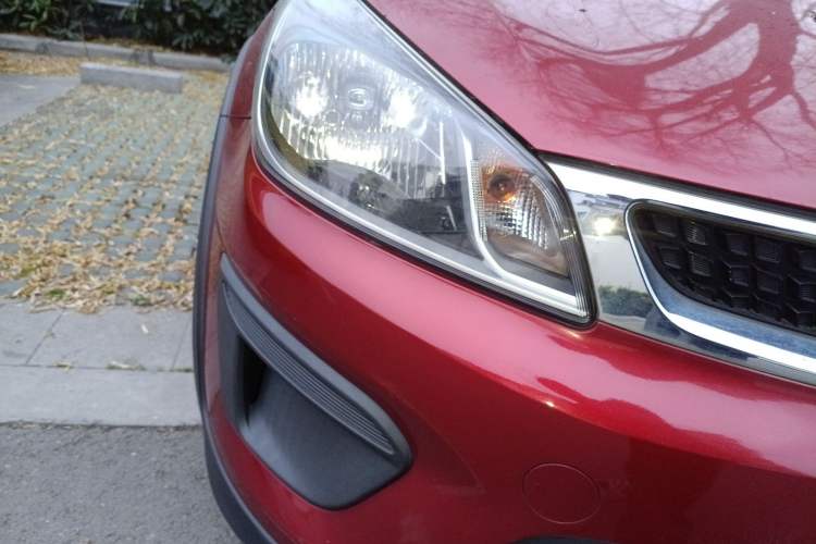 Used Kia KX Cross 2017 1.4L AT GLS Right Front Headlight