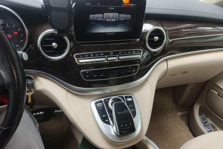 Used Mercedes-Benz V-Class 2016 V 260 L Prestige Extended Edition Audio And AC Panel