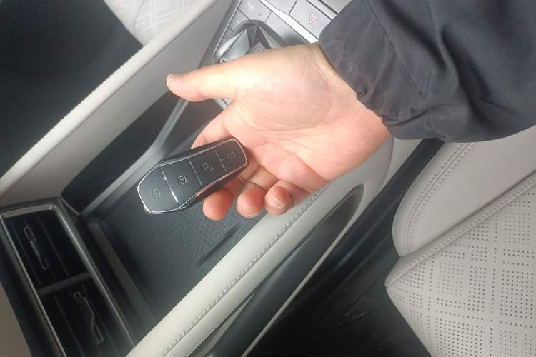 Used BYD Yuan UP 2024 301KM Leading Edition Vehicle Key