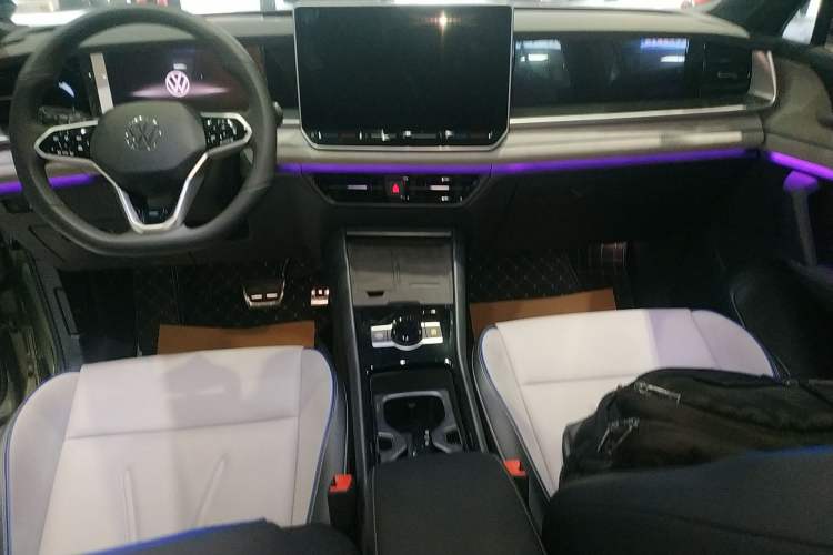 Used Volkswagen Tayron 2025 Tiguan L 380TSI 4Motion Luxury Easy Package Audio And AC Panel