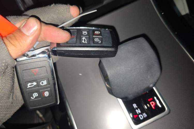 Used Land Rover Range Velar 2025 Dynamic HSE Vehicle Key