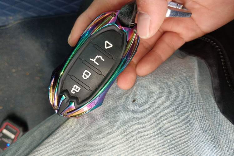 Used Geely Auto Emgrand 2019 Leading Edition 1.5L CVT Upward-Connected Model China VI Standard Interior 1