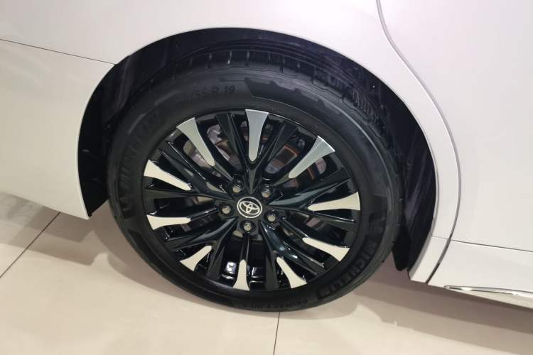 Used Toyota Alphard 2024 Dual-Engine 2.5L Deluxe Edition
