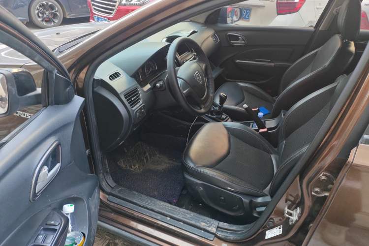 Used Baojun 610 2014 CROSS 1.5L Manual Comfort Model
