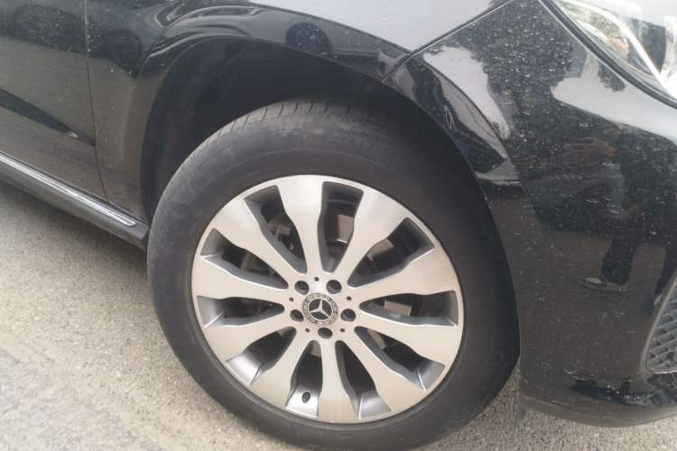 Used Mercedes-Benz GLS 2017 GLS 400 4MATIC Fashion Edition Right Front Wheel Hub