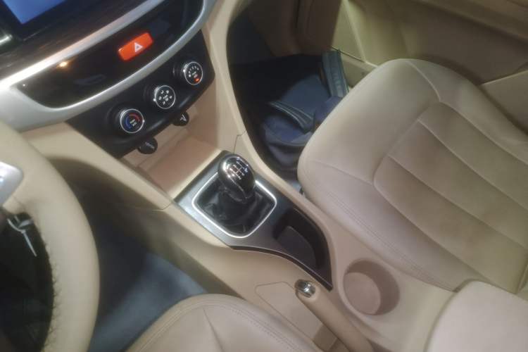 Used Baojun 730 2016 Revised 1.5L Manual Standard Version 7 Seats China V Emission Standard
