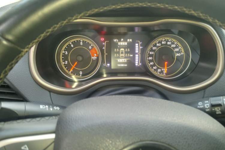 Used Jeep Cherokee 2016 2.4L Leading Edition Odometer Close Up