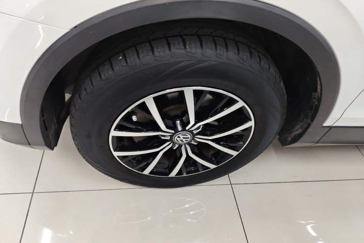 Used Volkswagen Tiguan L 2017 330TSI Automatic Two-Wheel Drive Luxury Edition Left Front Wheel Hub