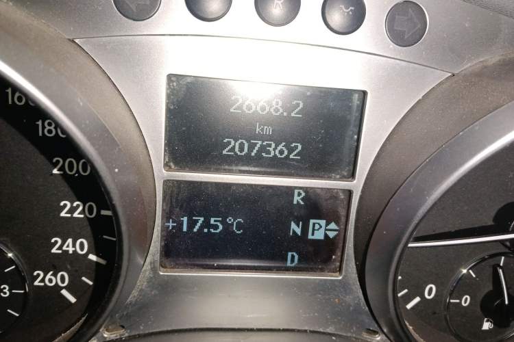 Used Mercedes-Benz M-Class  Odometer Close Up