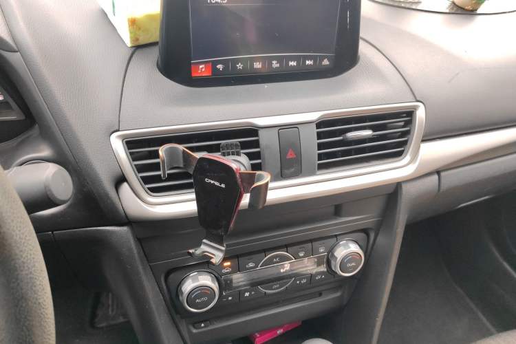 Used Mazda 3 Axela 2019 Cloud-Controlled Sedan 1.5L Automatic Luxury Model China VI Standard
