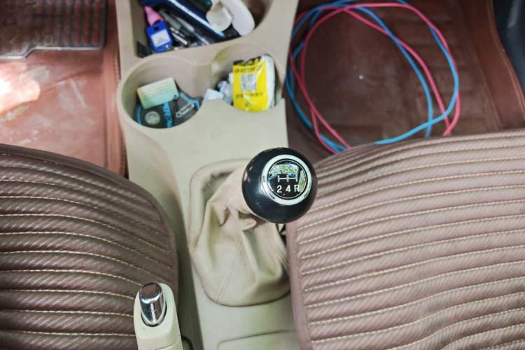 Used Kia Sportage 2013 2.0L Manual Two-Wheel Drive GL Trim Gear Lever