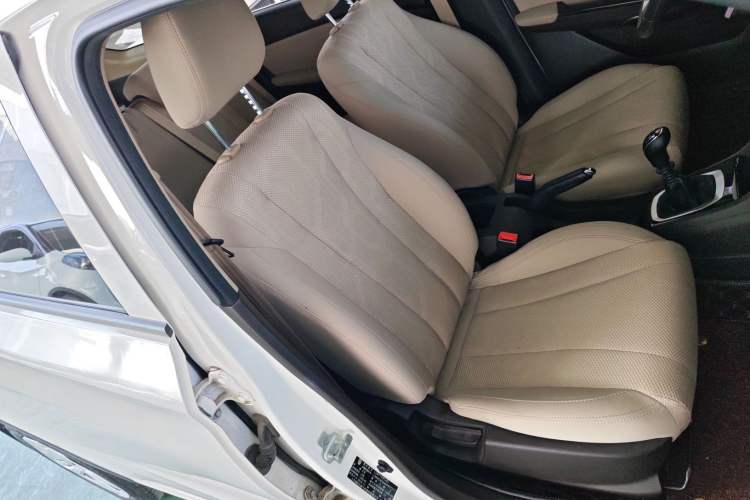 Used Baojun 310W 2017 1.5L Manual Comfort Version China VI Emission Standard
