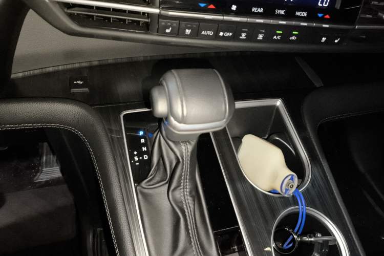 Used Toyota SIENNA 2023 2.5L Hybrid Deluxe Edition