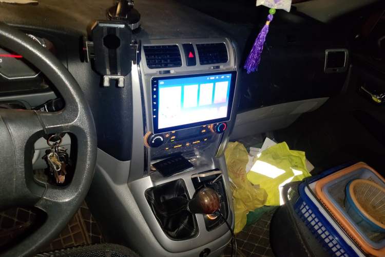 Used Foton Scenic G5 2019 2.0L Restyled New Express 6-Seater Multi-Purpose Passenger Vehicle 1TZ Audio And AC Panel