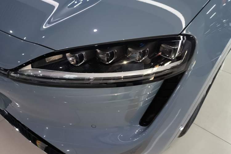 Used Hima Luxeed R7 2025 Range-Extended Version 251 km Max