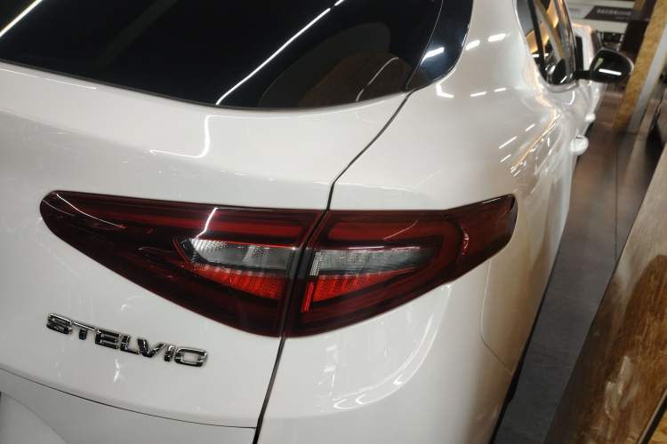 Used Alfa Romeo Stelvio 2017 2.0T 200HP Luxury Edition