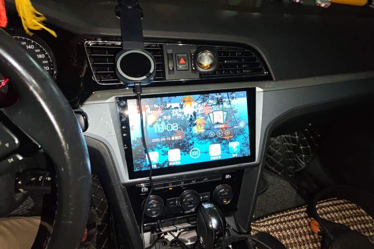 Used Volkswagen Lamando 2015 280TSI DSG Comfort Edition Audio And AC Panel