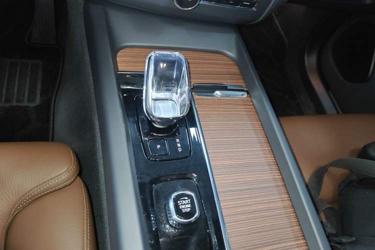 Used Volvo XC60 2024 B5 4x4 Smart Luxury Edition Gear Lever