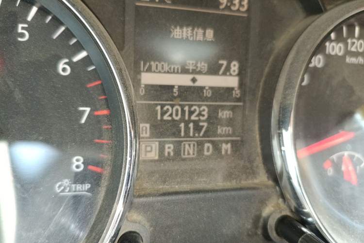 Used Nissan Qashqai 2015 2.0 XV Coolray CVT 2WD Odometer Close Up