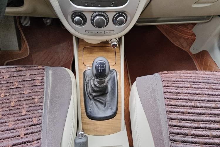 Used Buick Excelle 2015 1.5L Manual Classic Trim
