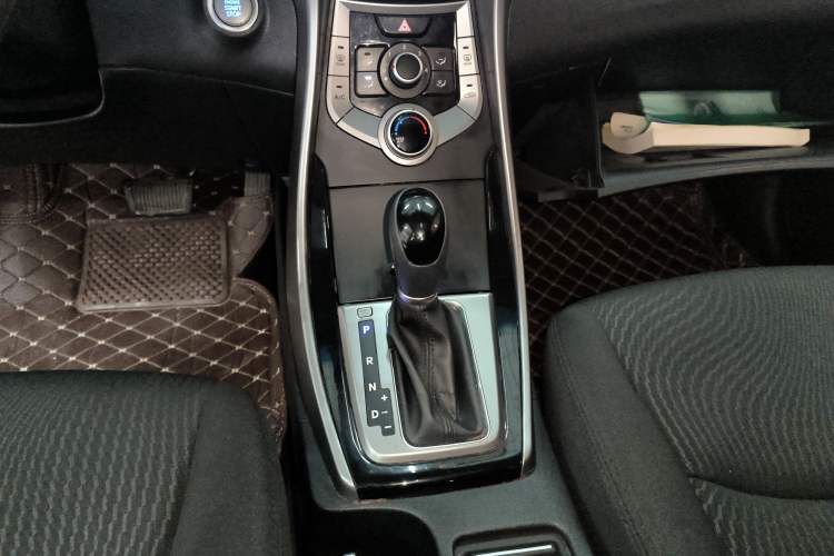 Used Hyundai Elantra (5th Generation / Langdong) 2015 1.6L Automatic Leading Model
