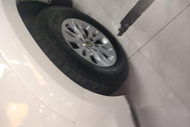 Used JMC Yusheng S350 2013 2.4T Automatic 4x4 Diesel Luxury 5-Seater Left Front Wheel Hub