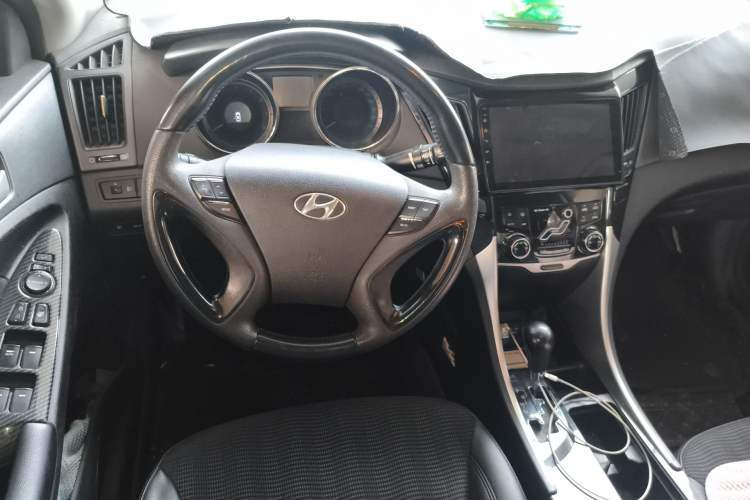 Used Hyundai Sonata 2011 2.0L Automatic Leading Edition Steering Wheel