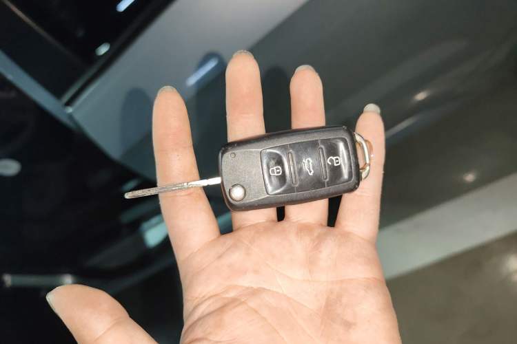 Used Volkswagen Lavida 2013 Revised Classic 1.6L Automatic Fashion Edition
