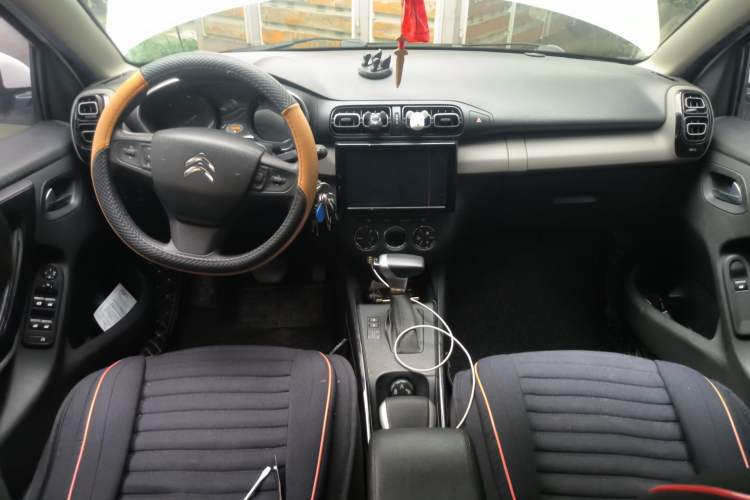 Used Citroen C3-XR 2020 230THP DCT C-Series Trendy Edition Center Console