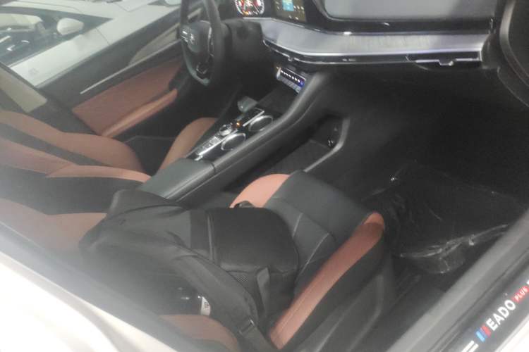 Used CHANGAN Eado 2024 PLUS Blue Whale NE 1.4T GDI DCT High-Energy Edition Right Front Seat
