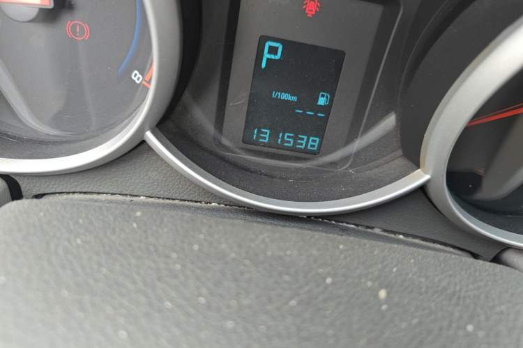 Used Chevrolet Cruze 2013 1.6L SL Grand Edition Automatic Odometer Close Up