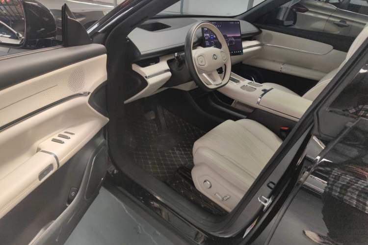 Used CHANGAN NEVO Q07 2025 215 Flagship Edition Driver Seat