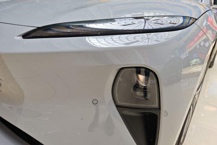 Used Nio ET5 2024 75 kWh Left Front Headlight